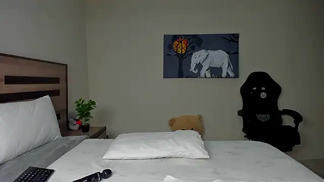 Renee-18 online show from 01-13-26, 10:37