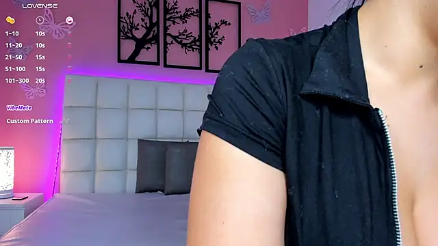 Snapshot of Emily_roux chatting on 01-04-25, 04:01 Emily roux online show from 01-04-25, 04:01