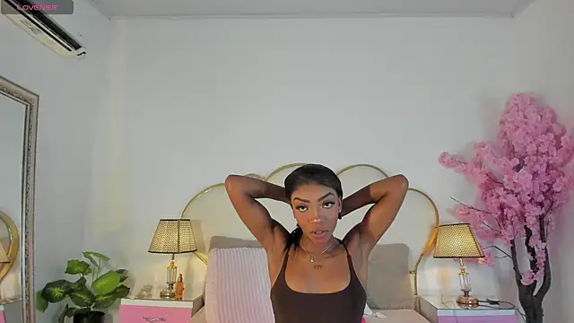 Snapshot of CahitlinBell chatting on 07-09-26, 06:06 CahitlinBell online show from 07-09-26, 06:06