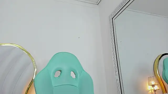 Snapshot of EmmaCrush chatting on 01-31-25, 11:56 EmmaCrush online show from 01-31-25, 11:56