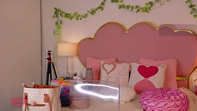 Snapshot of EmmaCrush chatting on 01-07-26, 09:17 EmmaCrush online show from 01-07-26, 09:17