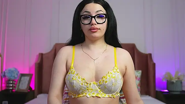 LisaRaee online show from 05-26-26, 04:30