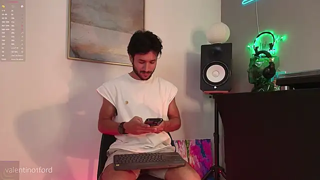 Snapshot of Valentinoford chatting on 05-19-26, 10:27 Valentinoford online show from 05-19-26, 10:27