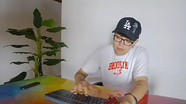 alex noa online show from 11-20-25, 06:07