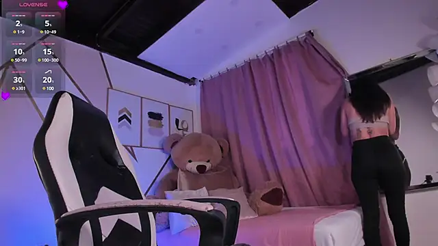 Snapshot of maye_wells chatting on 02-17-25, 05:43 maye wells online show from 02-17-25, 05:43