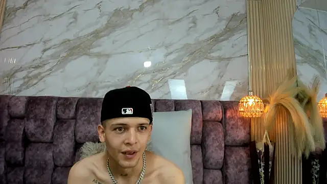 kendalltaylorr online show from 04-10-26, 03:01