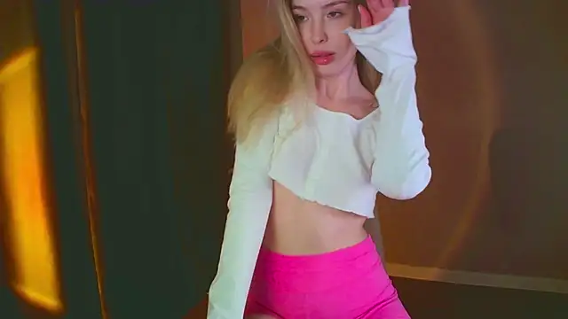 Snapshot of mia_raspberrie chatting on 12-14-24, 11:45 mia raspberrie online show from 12-14-24, 11:45