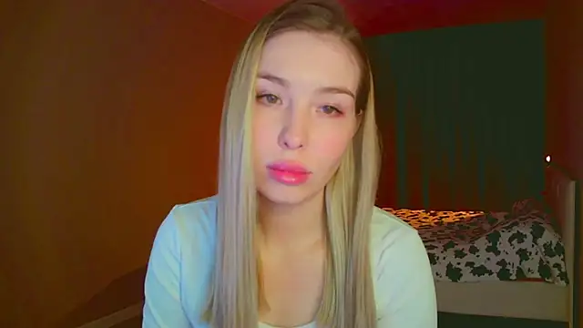 Snapshot of mia_raspberrie chatting on 02-06-25, 02:22 mia raspberrie online show from 02-06-25, 02:22