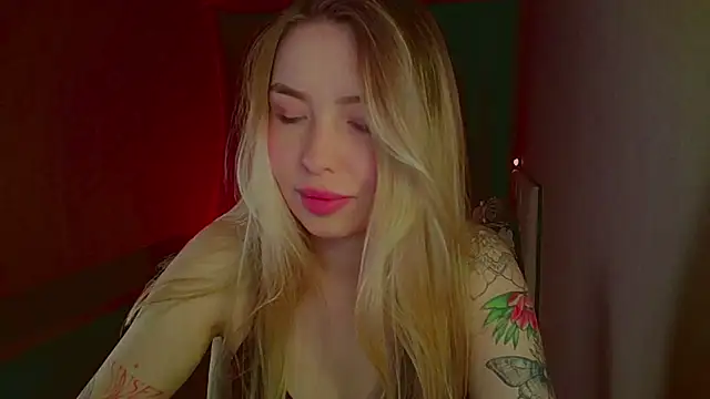 Snapshot of mia_raspberrie chatting on 03-22-25, 11:09 mia raspberrie online show from 03-22-25, 11:09