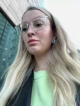 Teya moon  online show from 01-04-25, 10:38