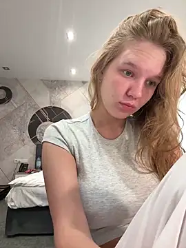 Snapshot of Ketitull chatting on 09-17-25, 04:47 Ketitull online show from 09-17-25, 04:47