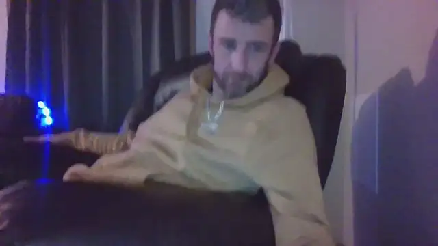 Snapshot of HungStud4You chatting on 02-18-25, 08:27 HungStud4You online show from 02-18-25, 08:27