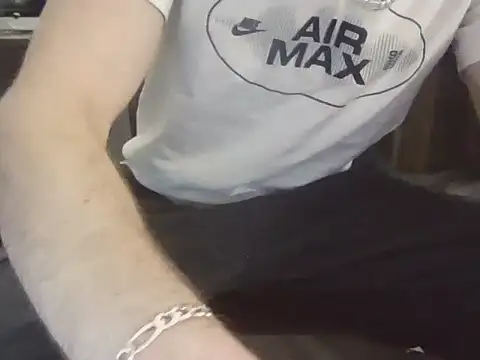 Snapshot of HungStud4You chatting on 01-08-26, 06:05 HungStud4You online show from 01-08-26, 06:05