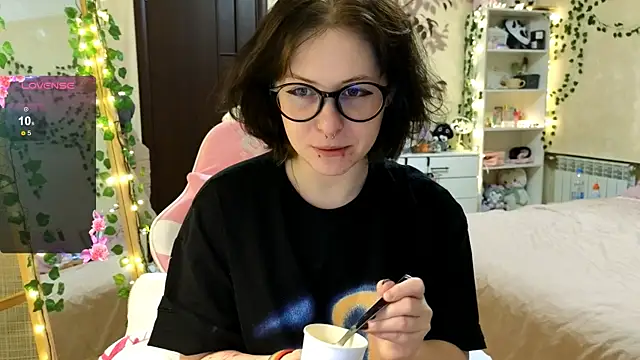 lily noris online show from 12-13-24, 01:15