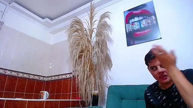 Leon hot X online show from 02-06-25, 07:40