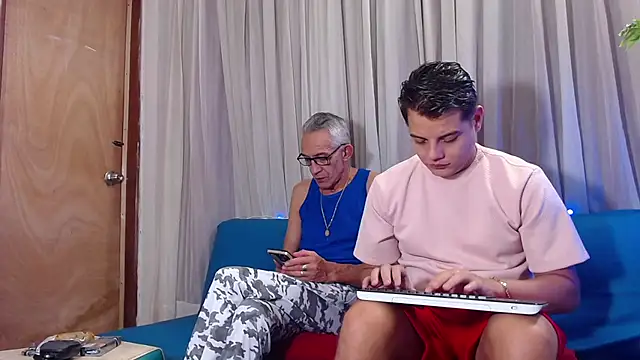 Leon hot X online show from 03-07-26, 07:55