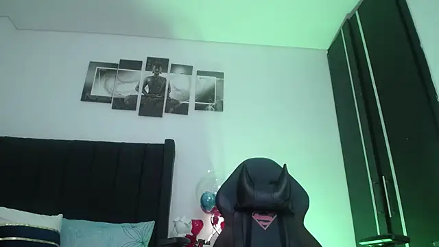 Snapshot of muscle_ares chatting on 02-18-25, 10:49 muscle ares online show from 02-18-25, 10:49