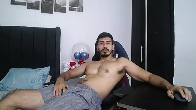 Snapshot of muscle_ares chatting on 02-21-25, 02:06 muscle ares online show from 02-21-25, 02:06