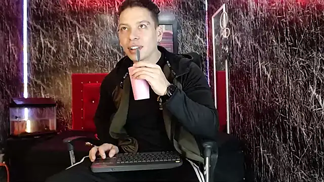 Snapshot of Baxter_Dex chatting on 12-22-24, 06:06 Baxter Dex online show from 12-22-24, 06:06