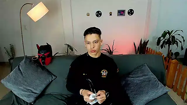 Snapshot of Baxter_Dex chatting on 02-04-25, 02:28 Baxter Dex online show from 02-04-25, 02:28