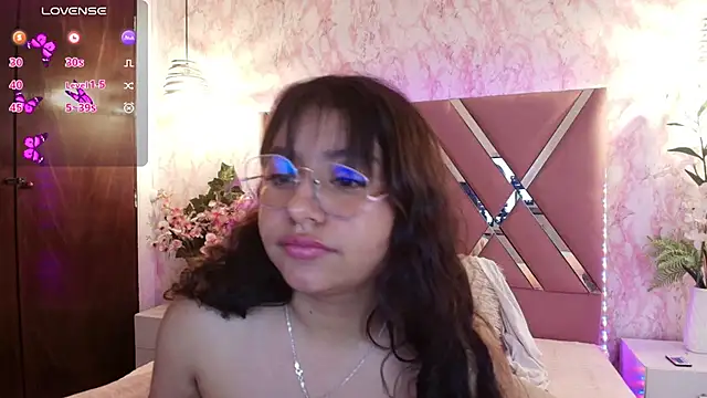 Snapshot of Miaa_Smiith1 chatting on 03-06-25, 06:37 Miaa Smiith1 online show from 03-06-25, 06:37