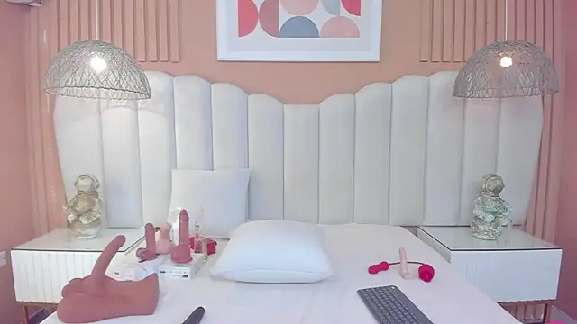 Sara Vanegas online show from 12-21-25, 10:55