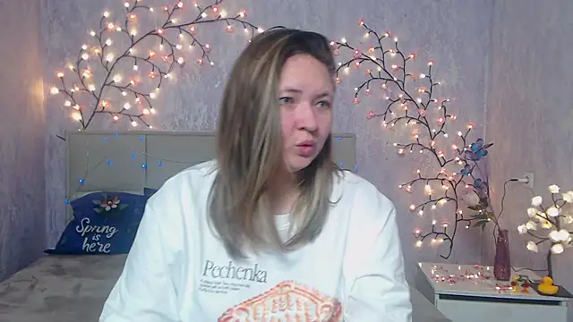 Snapshot of SallyVerda chatting on 04-19-26, 05:40 SallyVerda online show from 04-19-26, 05:40