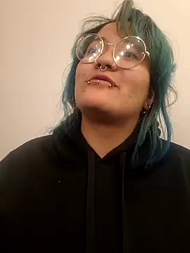 Snapshot of lucky-leah chatting on 07-18-26, 04:05 lucky-leah online show from 07-18-26, 04:05