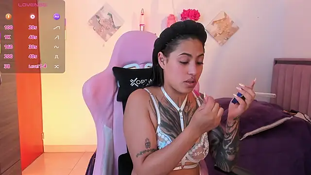 Snapshot of Kayla_foxxy chatting on 06-15-26, 07:27 Kayla foxxy online show from 06-15-26, 07:27