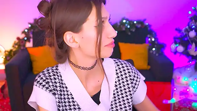 Snapshot of MollyPerry chatting on 12-15-24, 01:24 MollyPerry online show from 12-15-24, 01:24