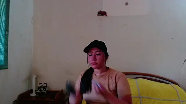 Snapshot of LuciaTomson chatting on 04-29-26, 10:16 LuciaTomson online show from 04-29-26, 10:16