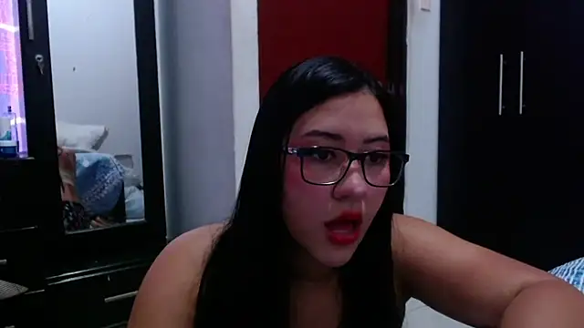 Snapshot of LuciaTomson chatting on 05-14-26, 07:42 LuciaTomson online show from 05-14-26, 07:42