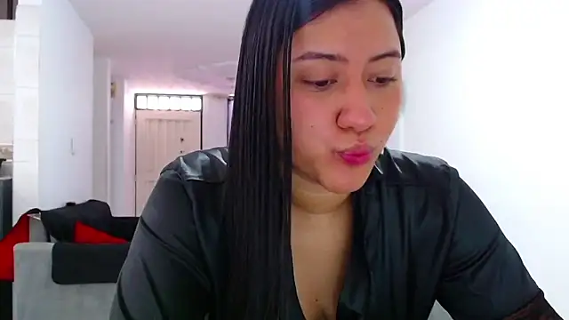 Snapshot of LuciaTomson chatting on 05-21-26, 04:03 LuciaTomson online show from 05-21-26, 04:03