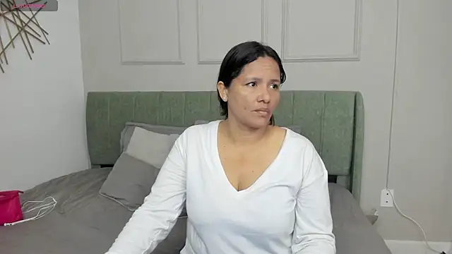 Snapshot of Sussanewolf chatting on 02-14-26, 12:13 Sussanewolf online show from 02-14-26, 12:13