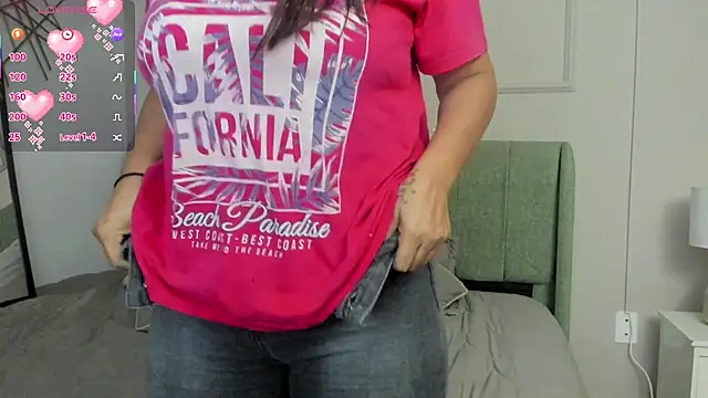 Snapshot of Sussanewolf chatting on 02-27-26, 01:44 Sussanewolf online show from 02-27-26, 01:44