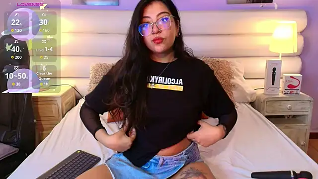 Snapshot of milan_sweet chatting on 06-18-26, 08:46 milan sweet online show from 06-18-26, 08:46
