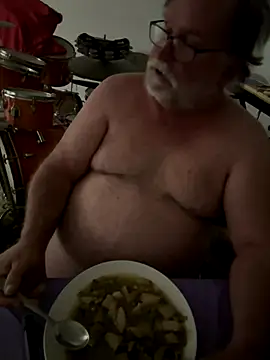 Drummajor online show from 11-16-25, 04:18