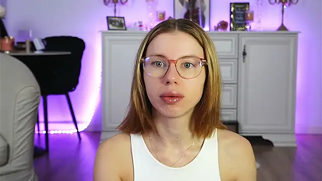 ivyleague  online show from 10-28-25, 05:22