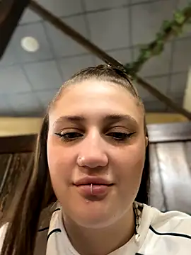 Snapshot of JessiMur chatting on 09-18-25, 07:43 JessiMur online show from 09-18-25, 07:43