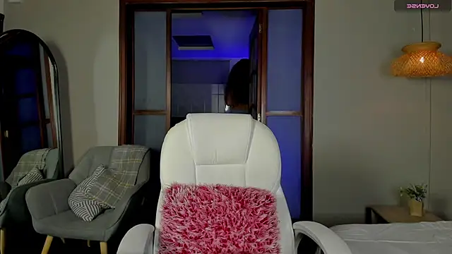 nayah   online show from 10-29-25, 08:43