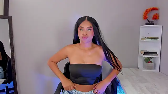 nayah   online show from 11-21-25, 07:45