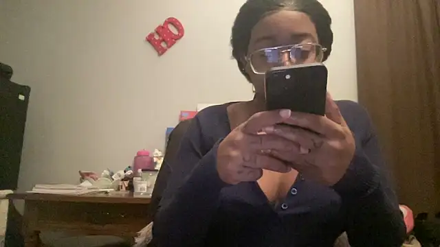 MommyConfident online show from 11-30-25, 08:24