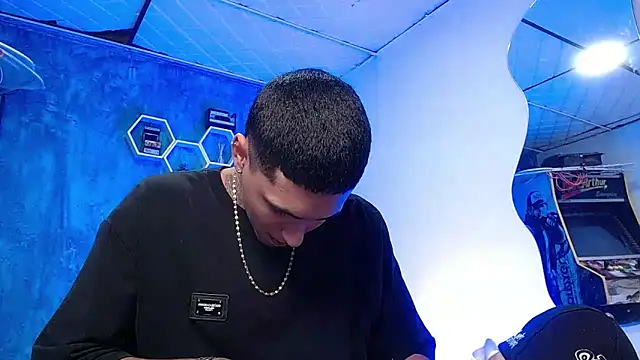 Liam lee online show from 12-13-24, 04:38