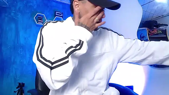 Liam lee online show from 01-05-25, 01:26