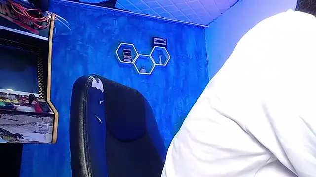 Liam lee online show from 02-08-25, 01:44