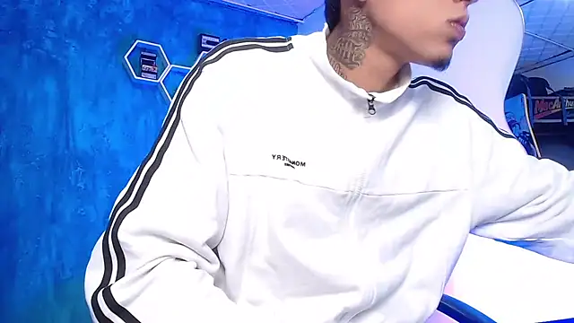 Liam lee online show from 02-11-25, 01:20