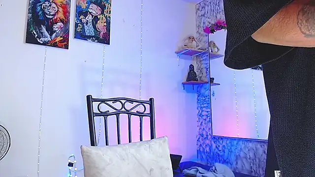 Liam lee online show from 10-23-25, 01:43