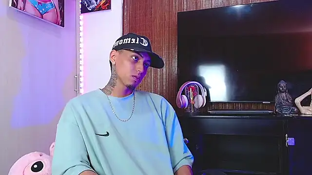 Liam lee online show from 11-25-25, 02:39