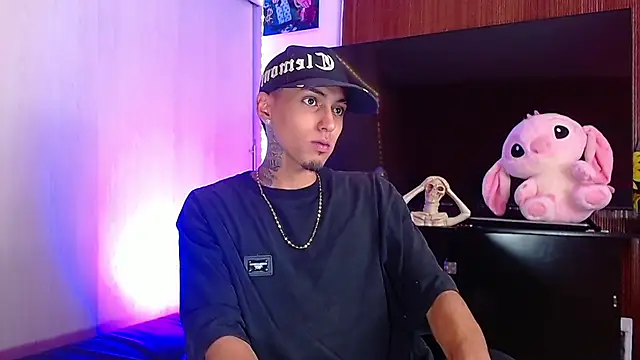 Liam lee online show from 12-05-25, 04:25