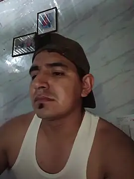 Snapshot of latino17 chatting on 03-17-26, 02:38 latino17 online show from 03-17-26, 02:38